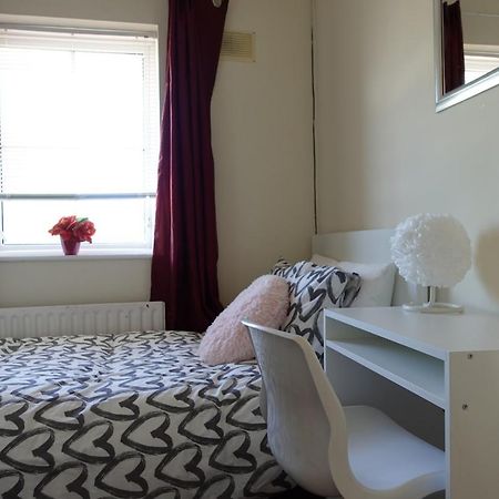 Females Only - Private Bedrooms In Dublin Lucan Eksteriør bilde