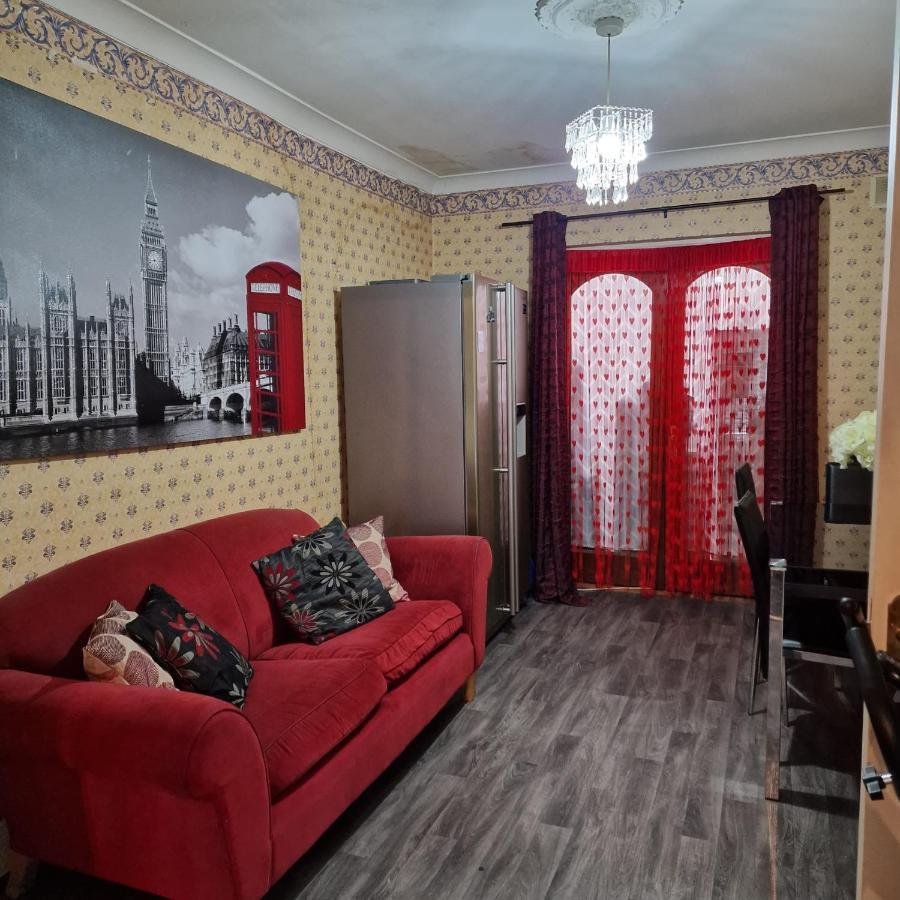 Females Only - Private Bedrooms In Dublin Lucan Eksteriør bilde