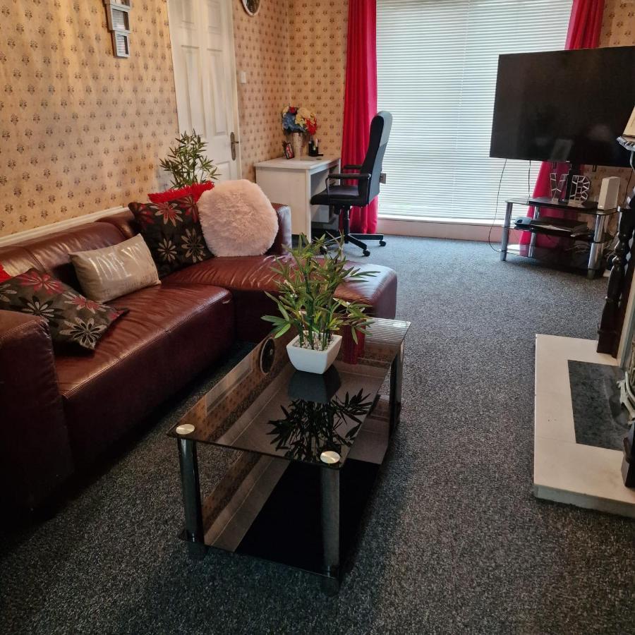 Females Only - Private Bedrooms In Dublin Lucan Eksteriør bilde