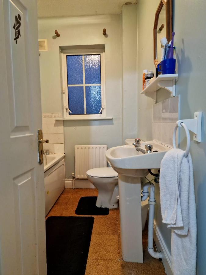 Females Only - Private Bedrooms In Dublin Lucan Eksteriør bilde