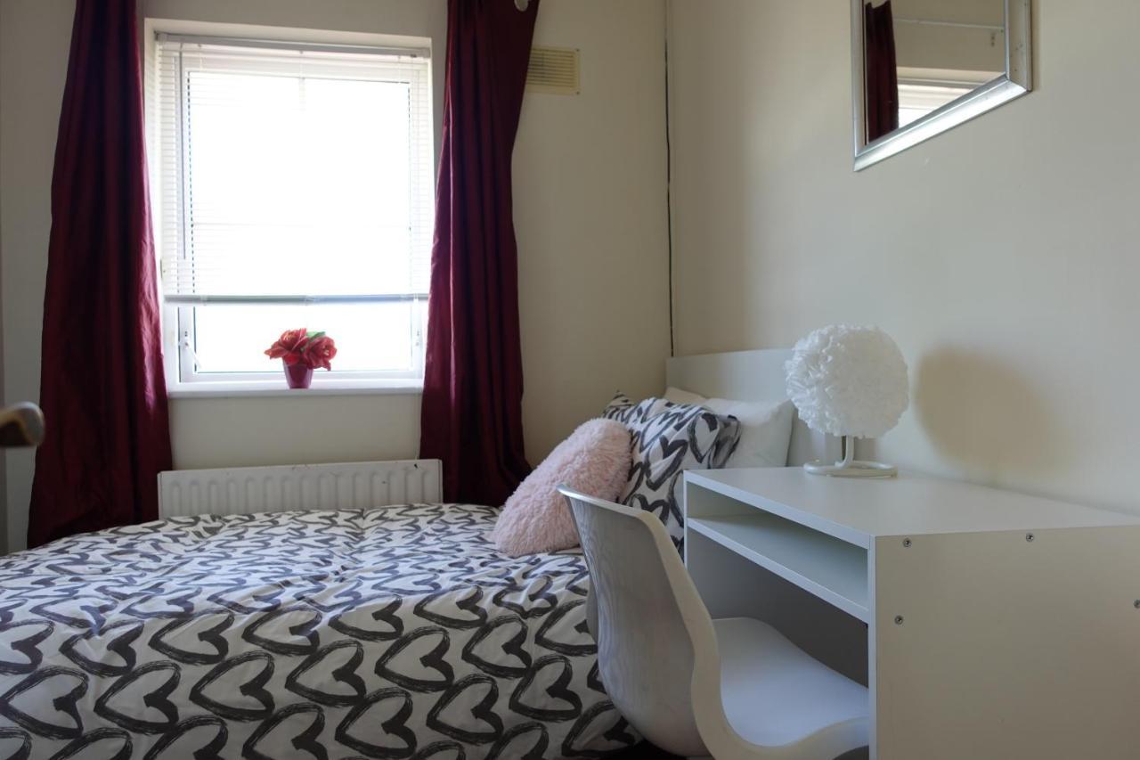 Females Only - Private Bedrooms In Dublin Lucan Eksteriør bilde