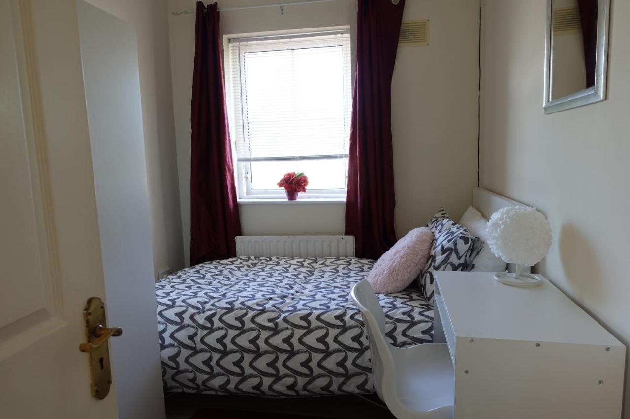 Females Only - Private Bedrooms In Dublin Lucan Eksteriør bilde