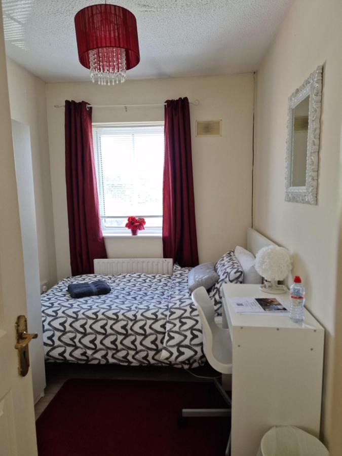 Females Only - Private Bedrooms In Dublin Lucan Eksteriør bilde